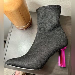 Betsey Johnson Tobin Ankle Boots in Black- Size:8